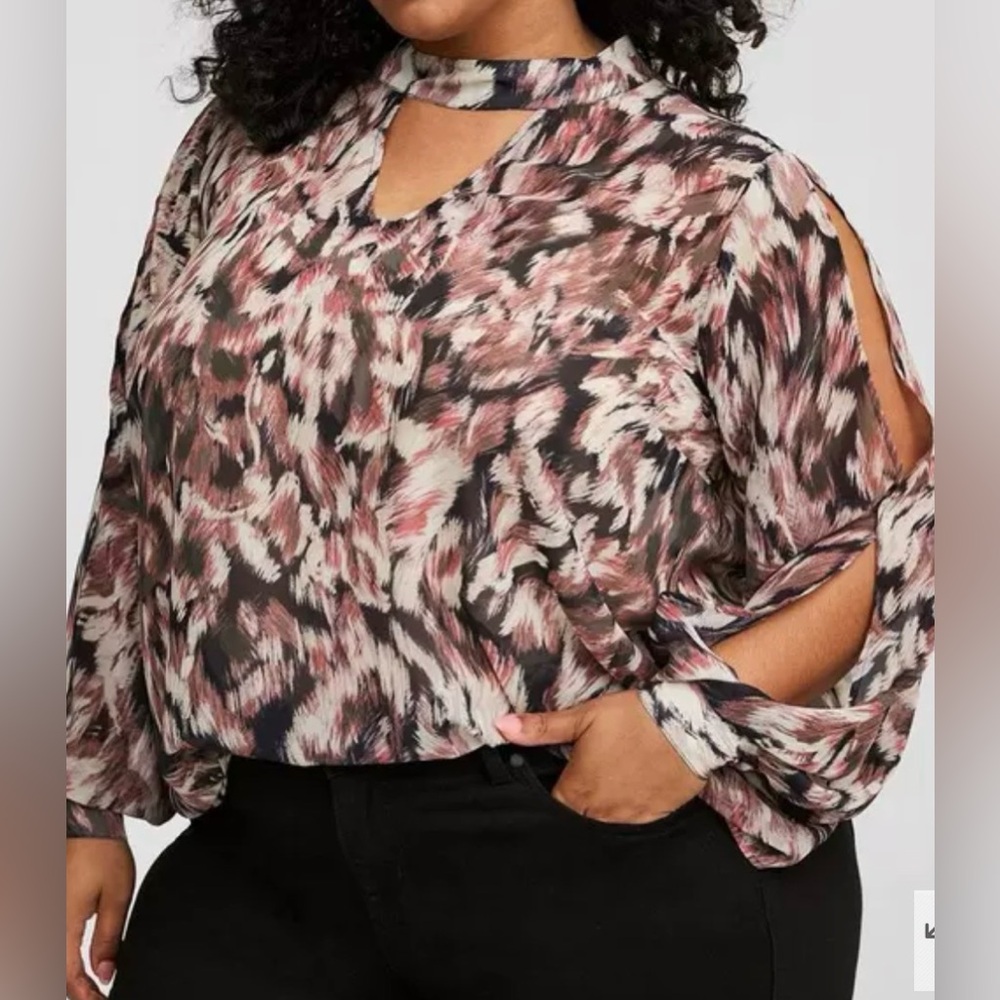 NWT Torrid - Abstract Print Blouse Size 3X (22-24)